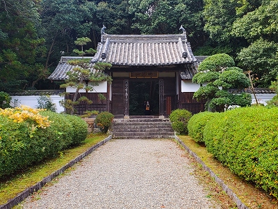 禅宗寺院の王龍寺山門です。