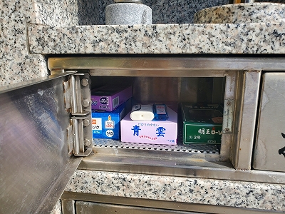どなた様かがローソクをお供え下さっていました。ありがとうございます。