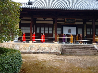 隠元禅師350年大遠諱法要へ出頭の様子です。
