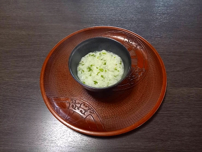 本日七日、無病息災を祈り七草粥を作りました。
