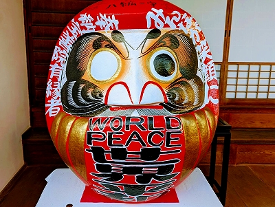 ウクライナ情勢がひっ迫をうけ、世界平和を願い境内に安置しました。
