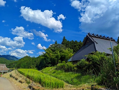 芸術家安井さんの工房です。