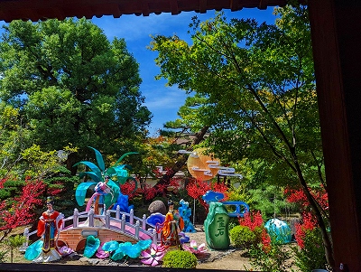 萬福寺に設置されたランタンです。