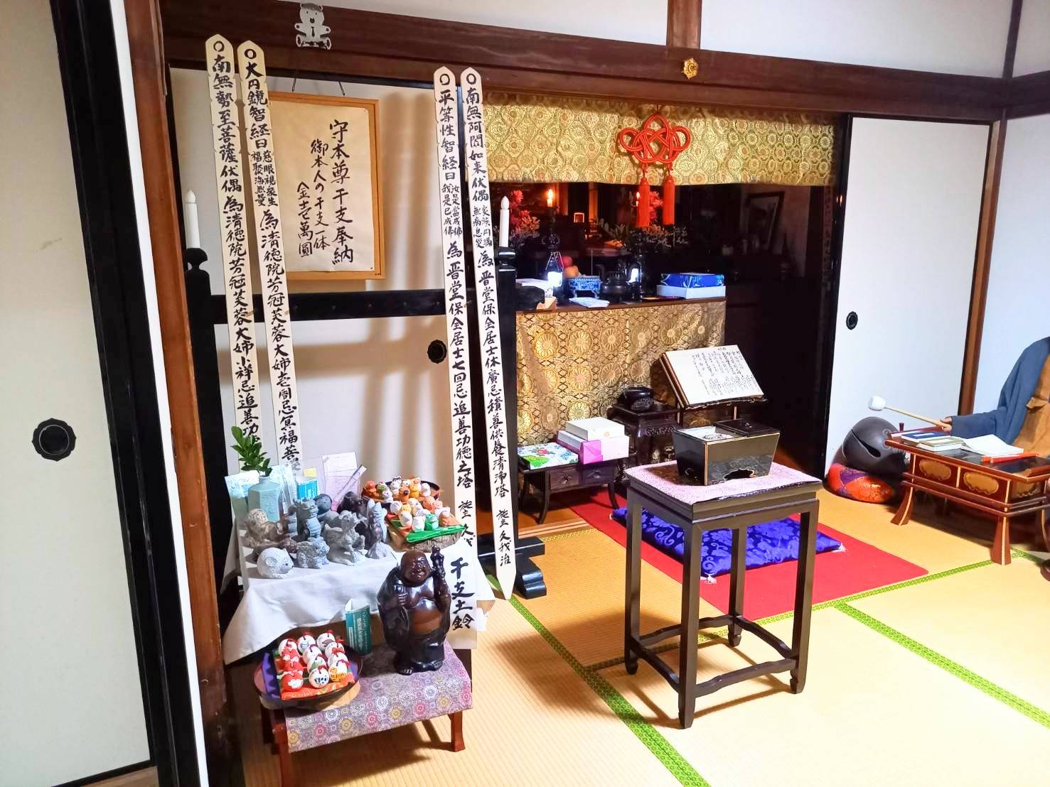 本堂に於いて、お盆にお迎えした檀信徒各家先祖回向を行いました。