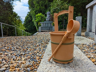護寺会の方々に、墓地に置く新しい手桶と柄杓を奉納頂きました。