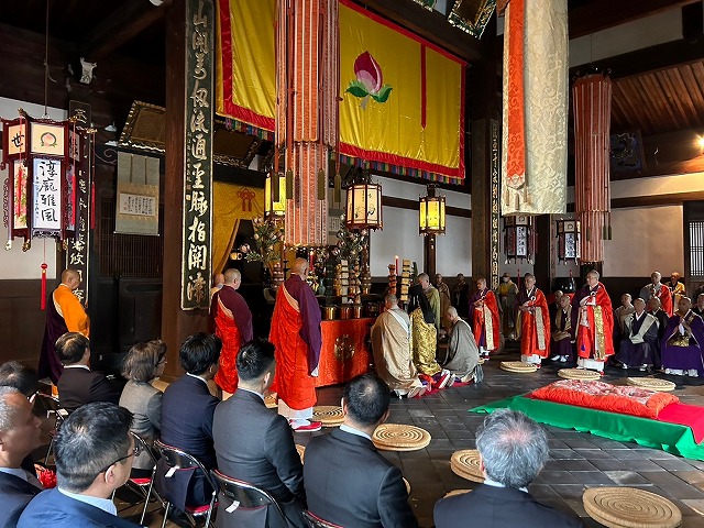 4月3日に本山萬福寺で厳修された開山祥忌の様子です。各山からも僧侶にご参集いただき、無事に円成の運びとなりました。